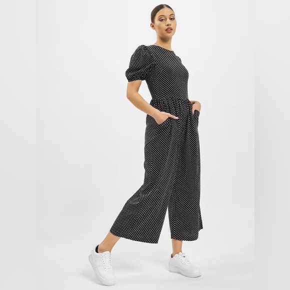 MISSGUIDED POLKA LACE UP PUFF CULLOTE JUMPSUIT - Picture 5 of 8